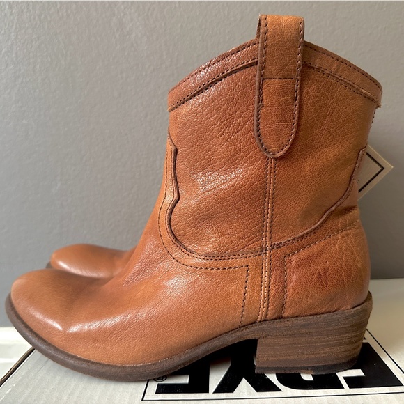 Frye Carson Shortie Cognac Ankle Boots - Worn Once for an Hour w/ Tags in Box - Picture 8 of 16